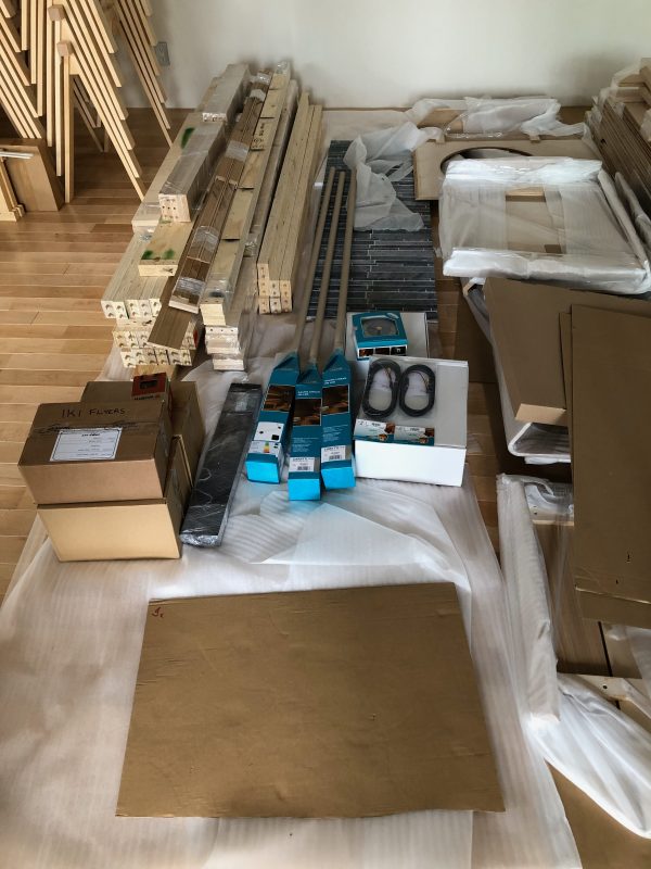 Cariitin TAIVE-saunakokonaisuus toimitettiin osina Suomesta Tokion Metsä-paviljonkiin.