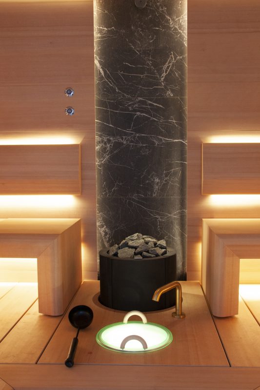 Cariitin LED-valoin varustettu Kiulu.